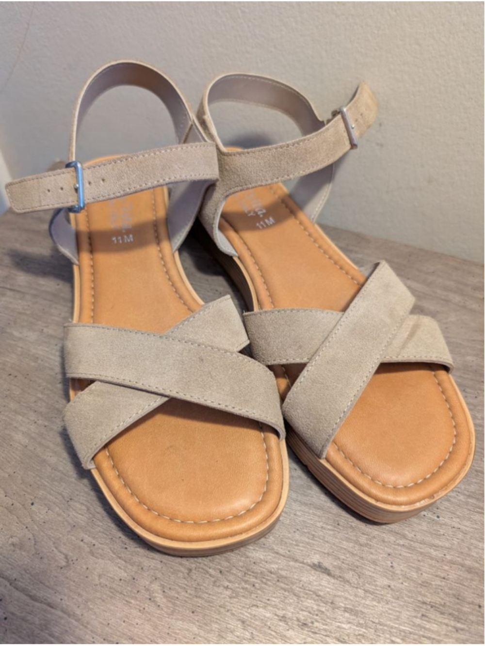 Bella Vita Beige Sandals Size 11, Women's